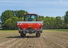 Spandiconcime Kubota DSX 3225 hydr 