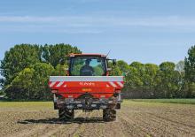 Spandiconcime Kubota DSX 3450 hydr 