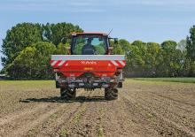 Spandiconcime Kubota DSX 3900 hydr 
