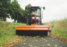 Spazzatrici stradali frontali Bema Kommunal Dual 1550