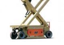 Piattaforme aeree verticali a pantografo su ruote JLG 2033 e 3