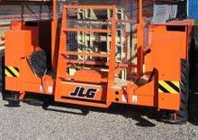Piattaforme aeree verticali a pantografo su ruote JLG 40 RTS