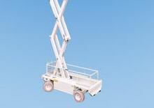 Piattaforme aeree verticali a pantografo su ruote Holland-Lift B 165 EL 25