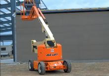 Piattaforme aeree articolate gommate JLG E450AJ