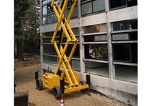 Piattaforme aeree verticali a pantografo su ruote Haulotte H18 SX