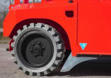 Piattaforme aeree verticali a pantografo su ruote PB PB S151-19E 4x4