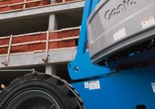 Piattaforme aeree telescopiche gommate Genie S-80