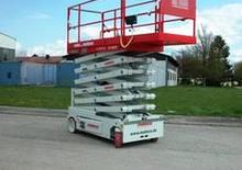 Piattaforme aeree verticali a pantografo su ruote Weiss SAB B-137 L