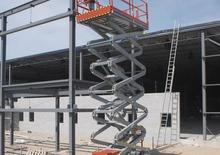 Piattaforme aeree verticali a pantografo su ruote Skyjack SJ 8831