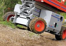 Piattaforme aeree verticali a pantografo su ruote Skyjack SJ III 6832