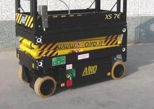 Piattaforme aeree verticali a pantografo su ruote AIRO XS 7 E