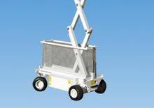 Piattaforme aeree verticali a pantografo su ruote Holland-Lift Y 83 DL 16 4WD