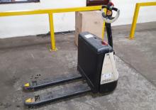 Transpallet elettr. a timone guida terra Crown WP 2315