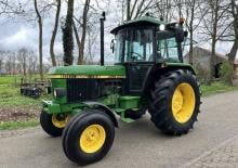 Trattori con trazione 2D John Deere 2250