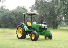 Trattori con trazione 2D John Deere 5615 F Std