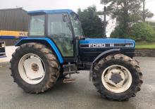 Trattori con trazione 2D Ford-NH 8240