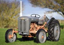 Trattori con trazione 2D Massey Ferguson FE-35