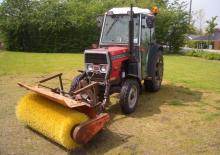 Trattori con trazione 2D Massey Ferguson MF 354 V