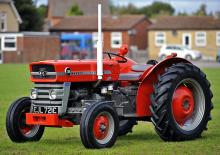 Trattori con trazione 2D Massey Ferguson 135