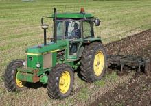 Trattori per uso municipale John Deere 3140