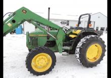 Trattori per uso municipale John Deere 5200