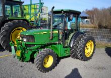 Trattori per uso municipale John Deere 5615 V