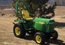 Trattori per uso municipale John Deere 755
