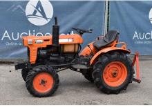 Trattori per uso municipale Kubota B7100