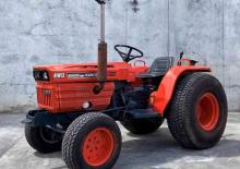Trattori per uso municipale Kubota B8200