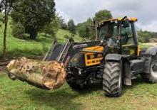 Trattori per uso municipale JCB Fastrac 2115