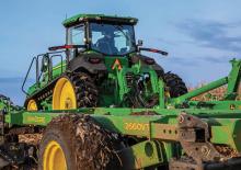 Trattrice agricola cingolati John Deere 8RT 310