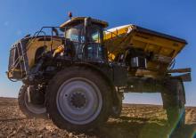 Trattrice agricola cingolati Challenger MT743