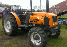 Trattrici agricole - trazione a 4 ruote Renault Fructus 140 - 4