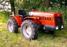 Trattrici agricole - trazione a 4 ruote Carraro Tigre 2500 A